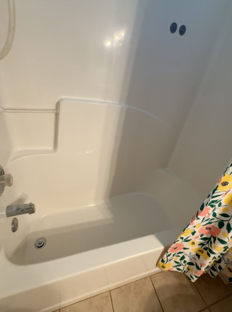 The same bathtub sparkling clean after a Fresh Start cleaning.